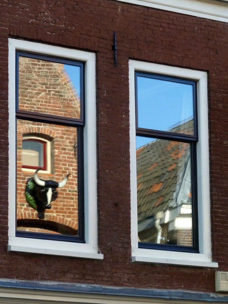 Double_glazing_reflection,_Utrecht,_120930